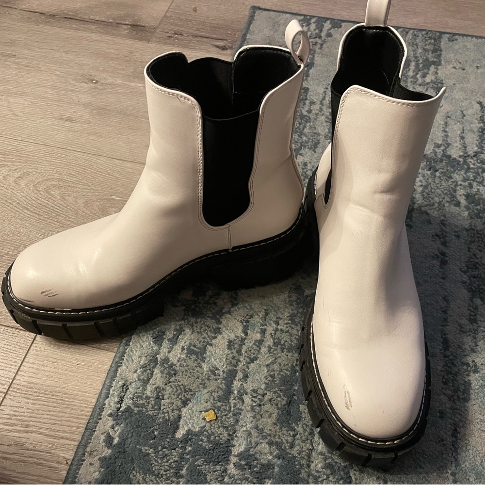 Madden Girl Boots Phoebe White Faux Leather Chelsea Ankle Boot Women's 8.5M